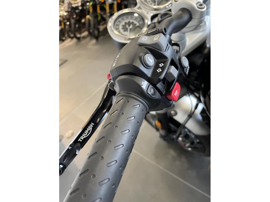 TRIUMPH SPEED TWIN 1200
