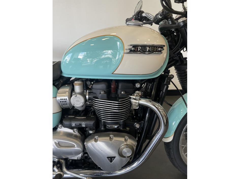 TRIUMPH BONNEVILLE T120