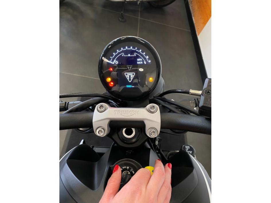 TRIUMPH TRIDENT 660