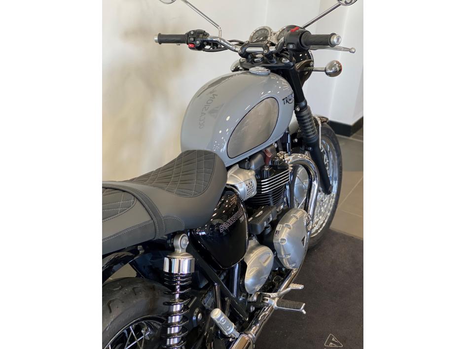 TRIUMPH Bonneville T100