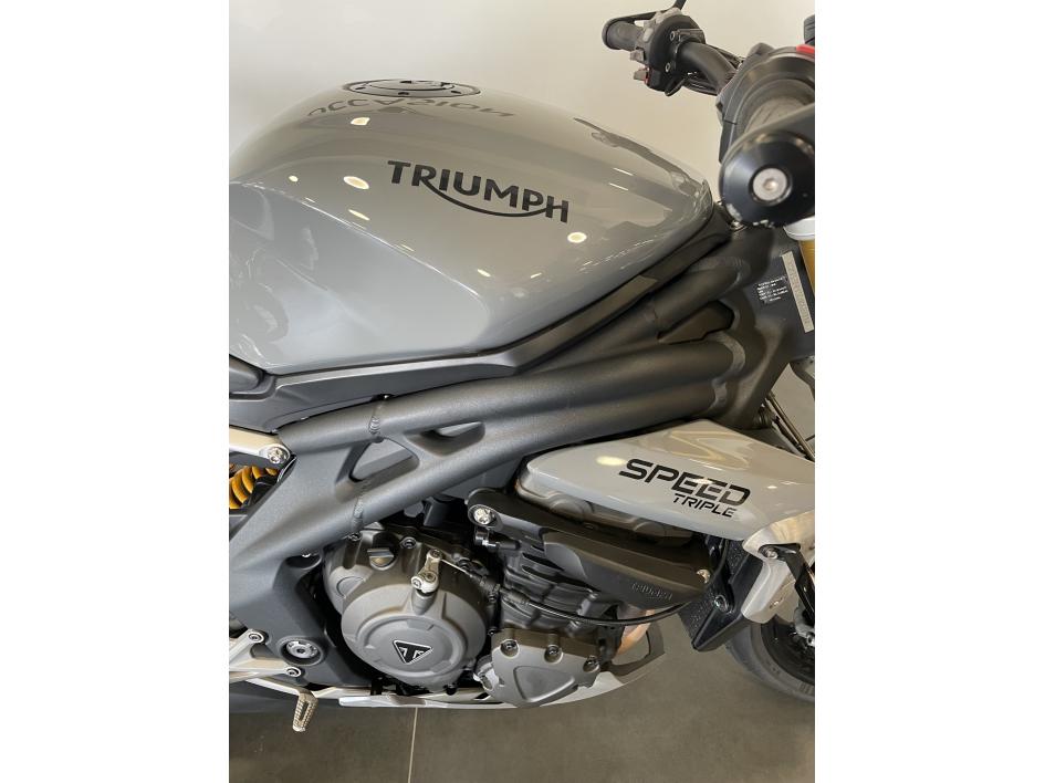 TRIUMPH SPEED TRIPLE 1200 RS