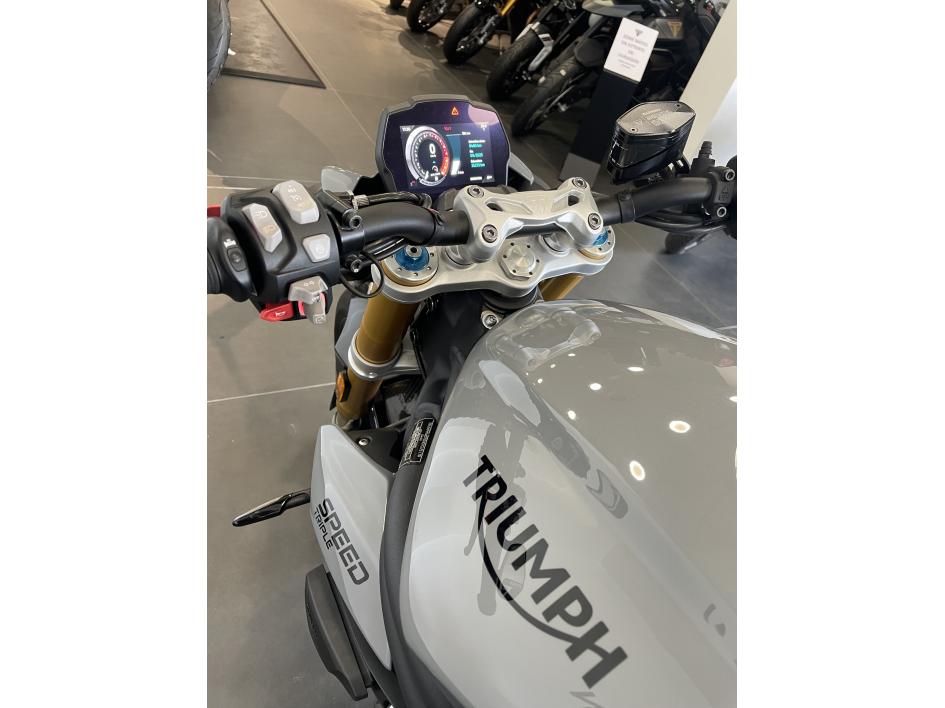 TRIUMPH SPEED TRIPLE 1200 RS
