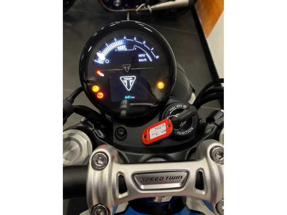 TRIUMPH SPEED TWIN 900